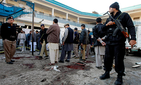 Más de 70 muertos y 120 heridos en una explosión en Pakistán 